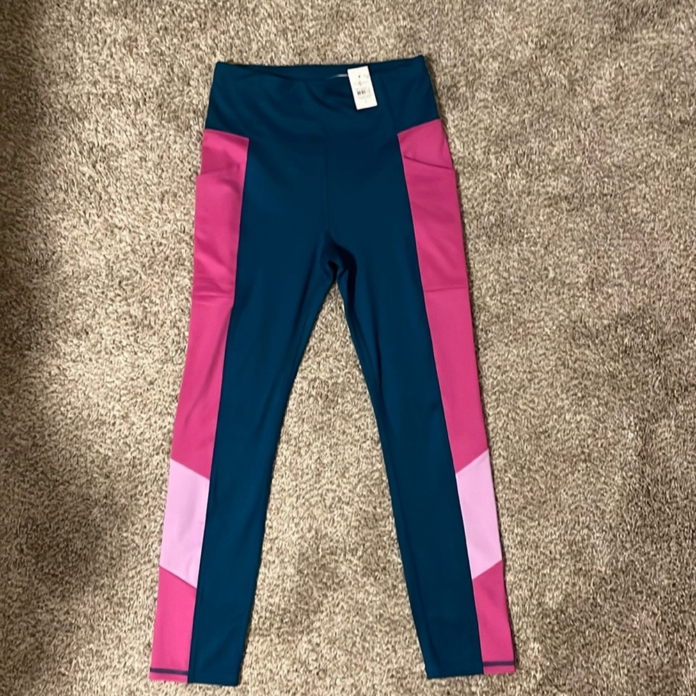 NWT Lou and Grey Leggings